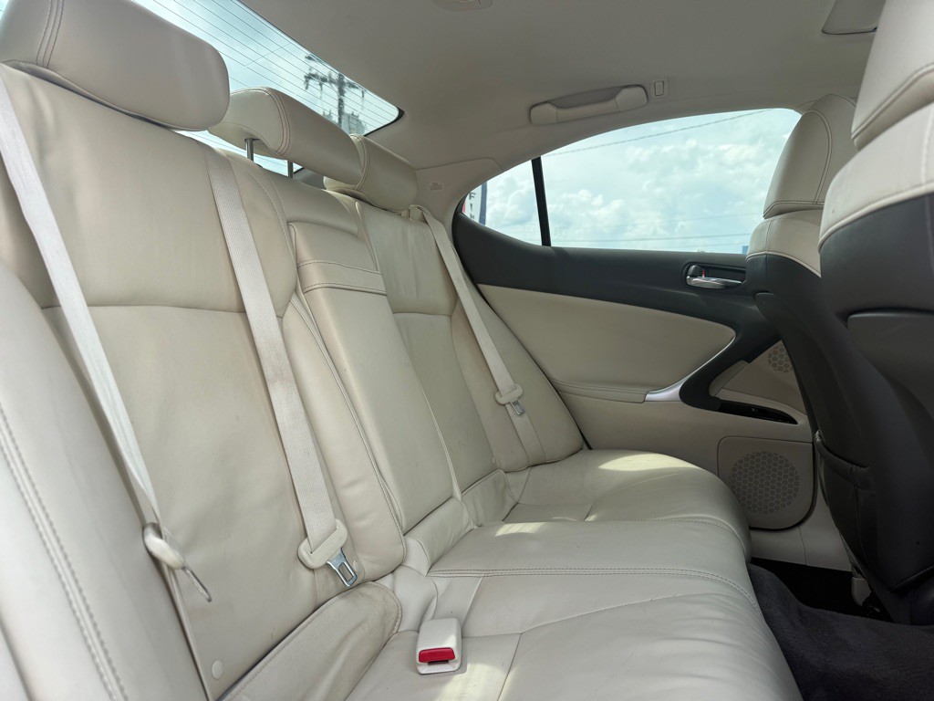 2013 Lexus IS Image 15