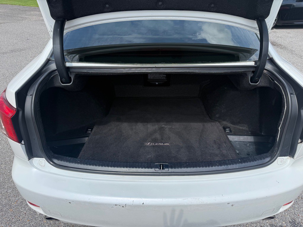 2013 Lexus IS Image 17