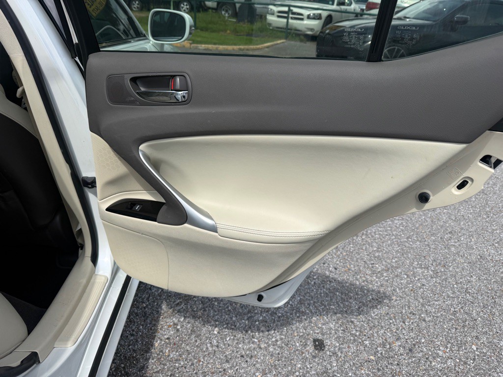 2013 Lexus IS Image 18