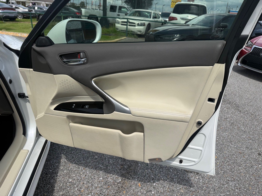 2013 Lexus IS Image 19