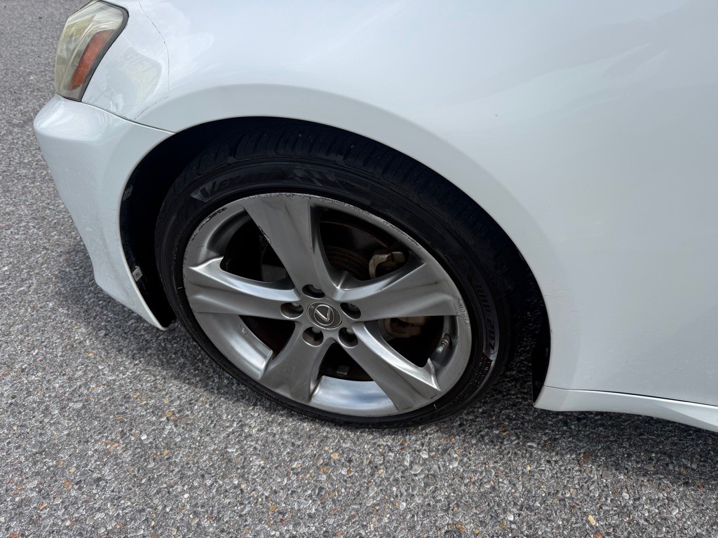 2013 Lexus IS Image 24