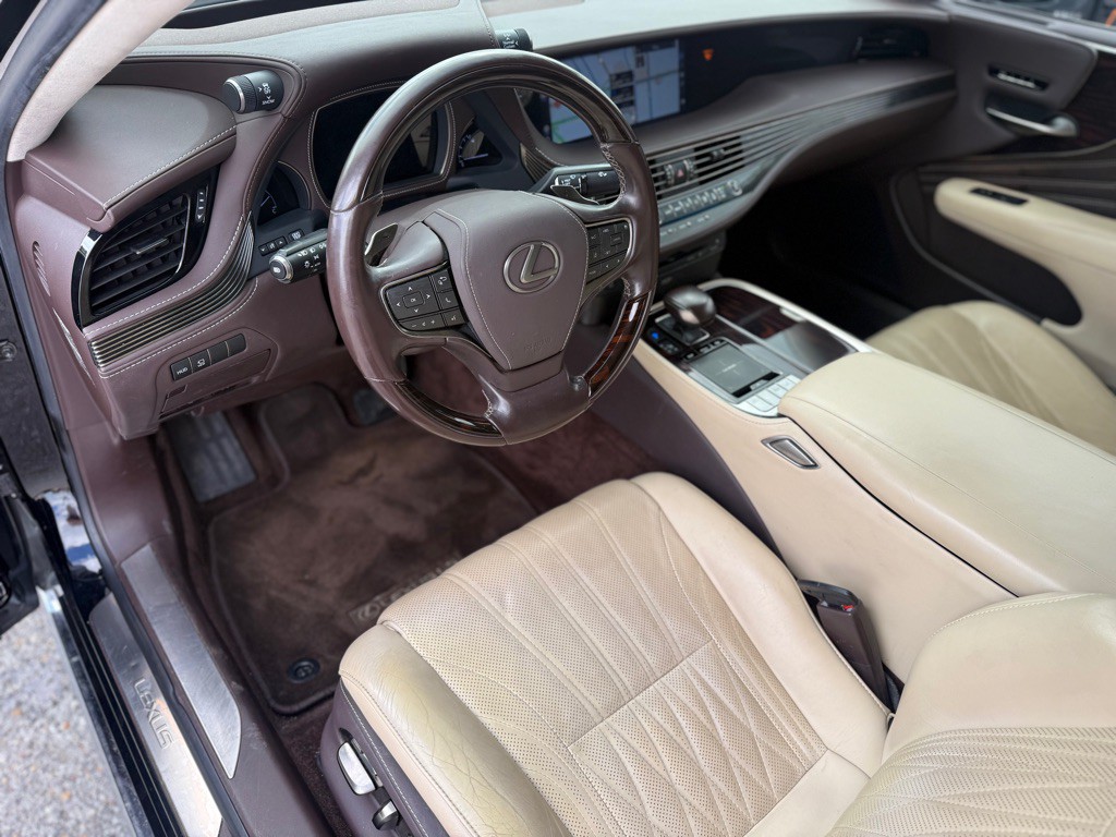 2018 Lexus LS Image 10