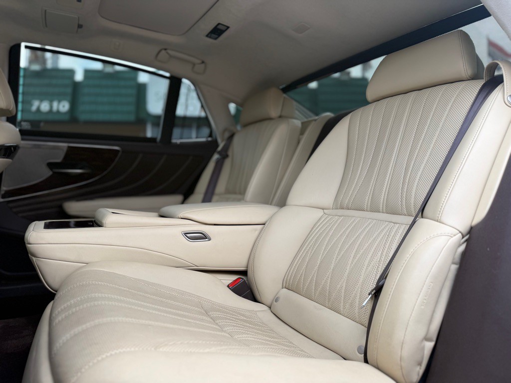 2018 Lexus LS Image 11
