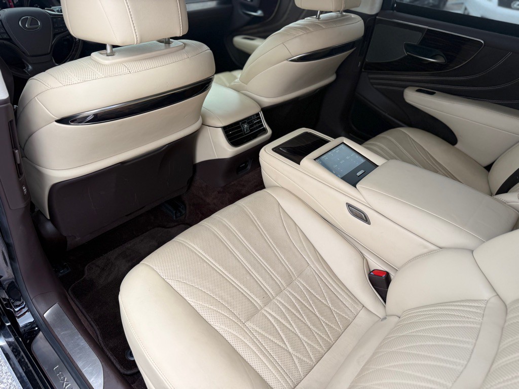 2018 Lexus LS Image 12