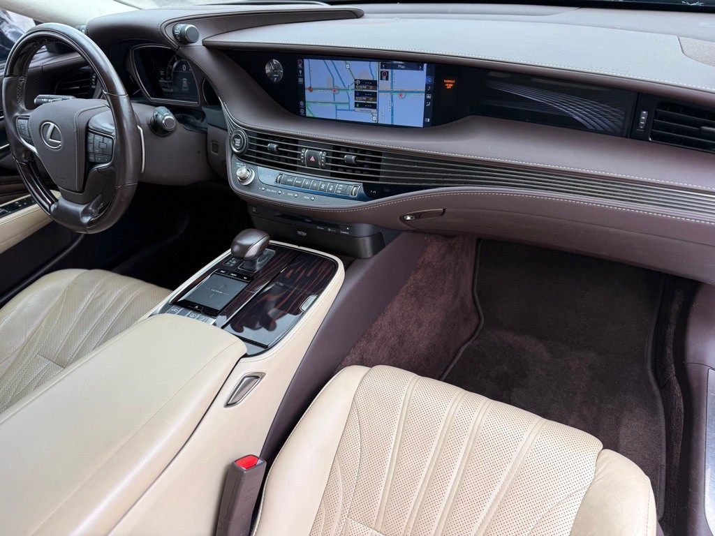 2018 Lexus LS Image 14