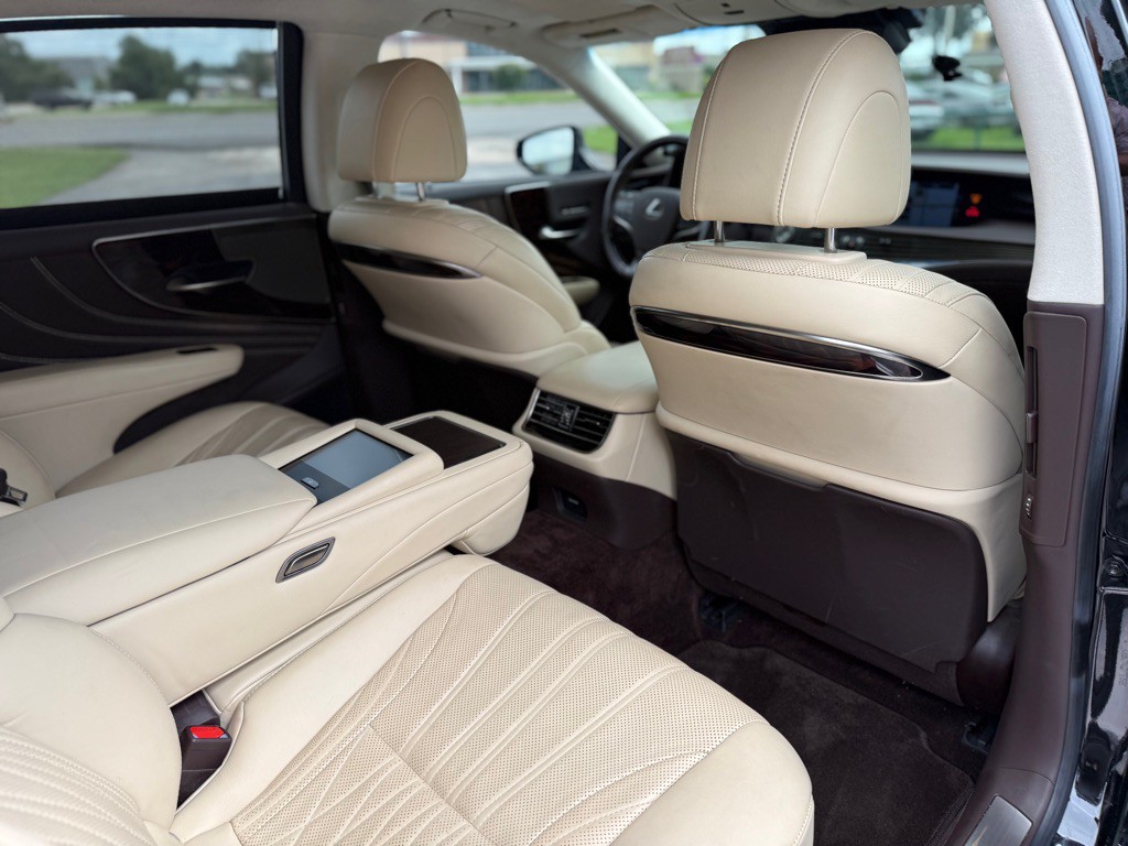 2018 Lexus LS Image 16