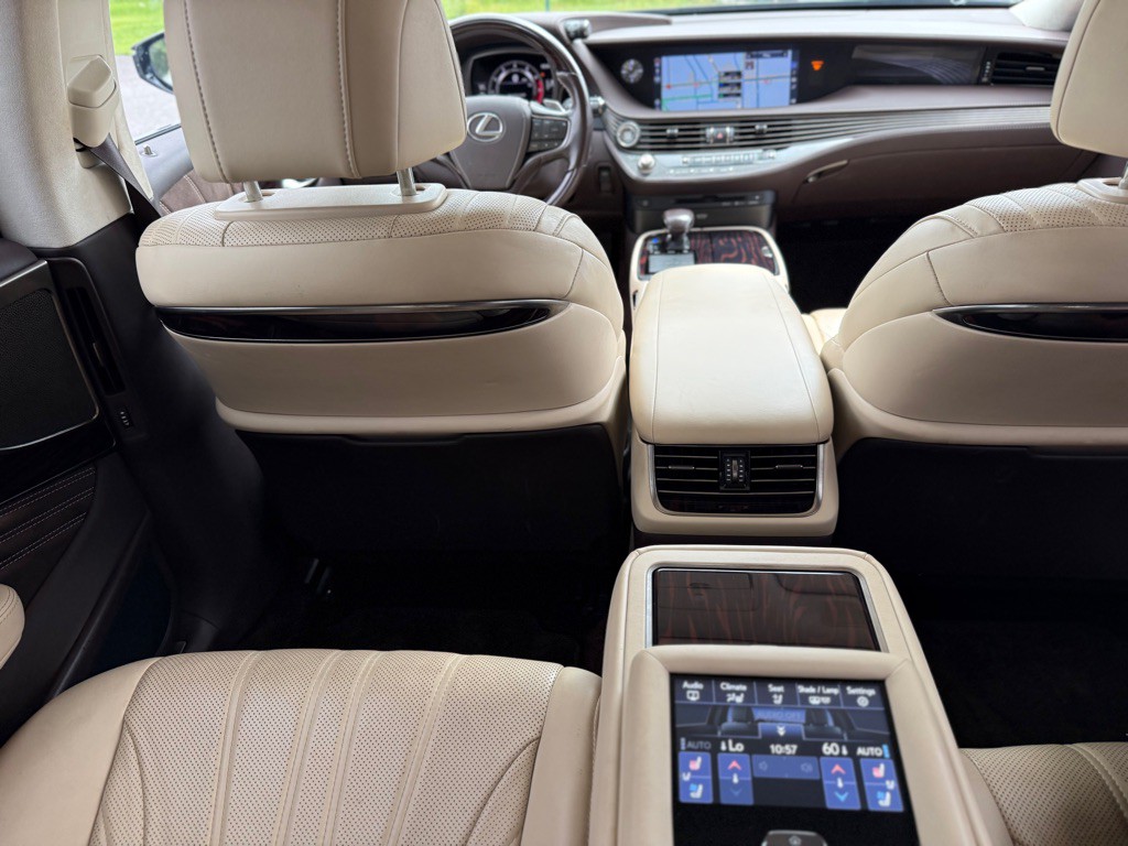 2018 Lexus LS Image 17