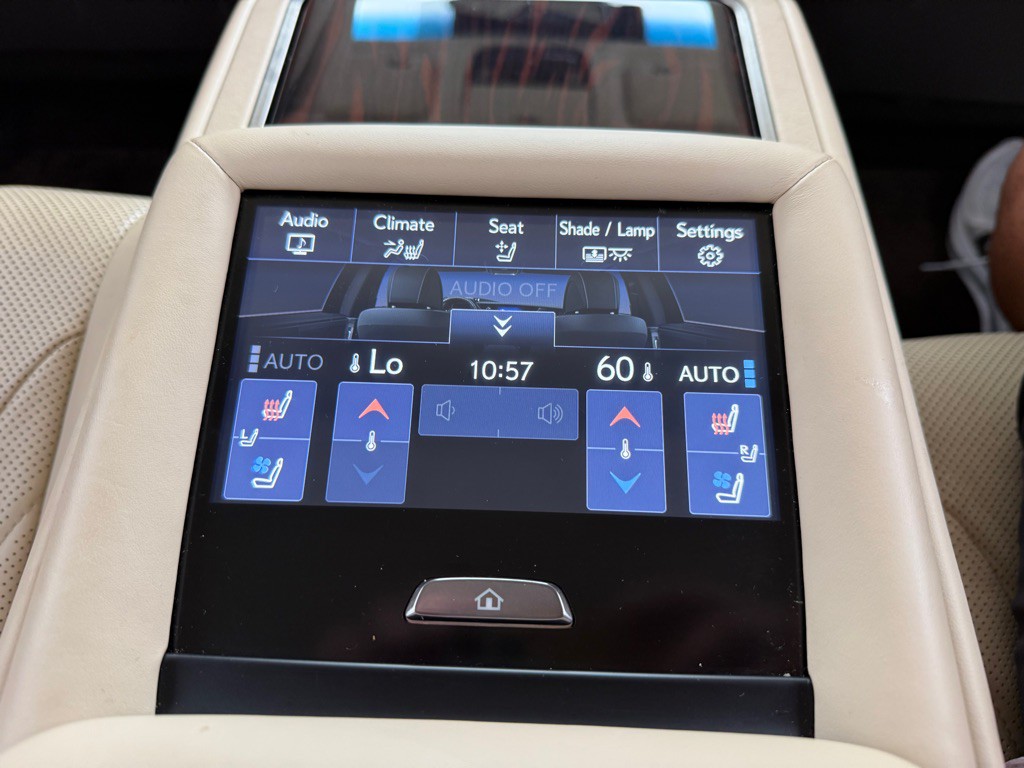 2018 Lexus LS Image 18