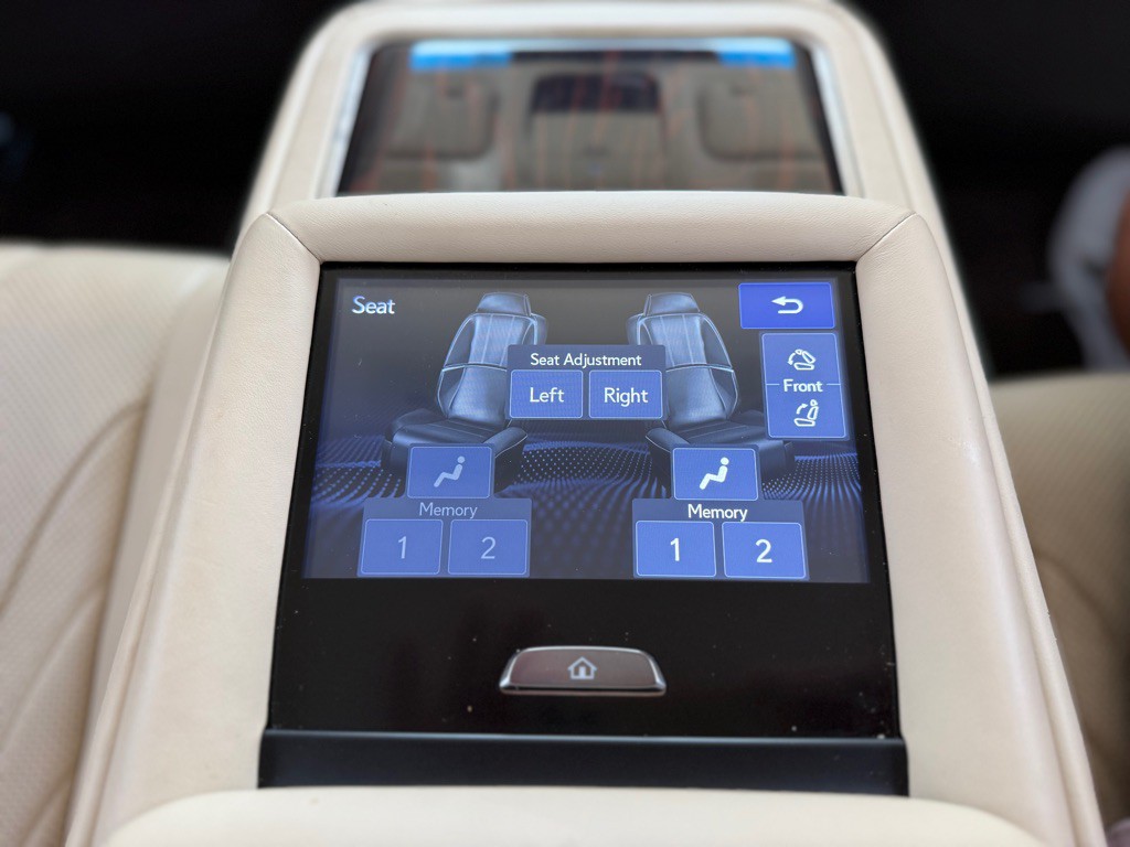 2018 Lexus LS Image 19