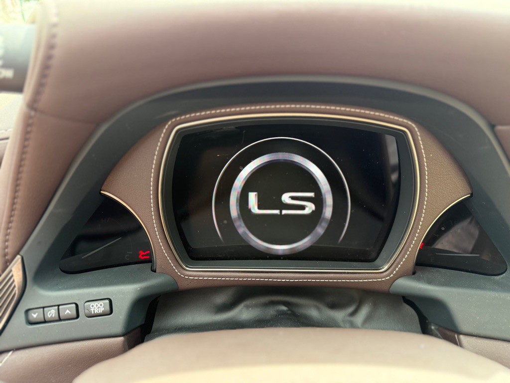 2018 Lexus LS Image 21