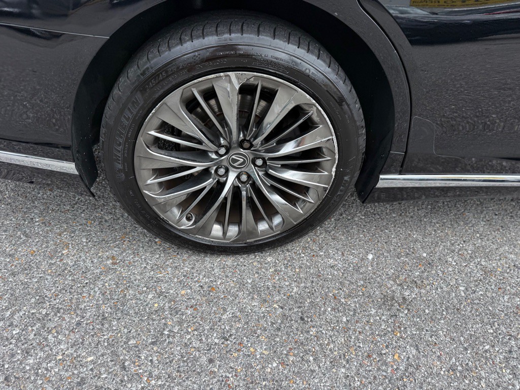 2018 Lexus LS Image 22