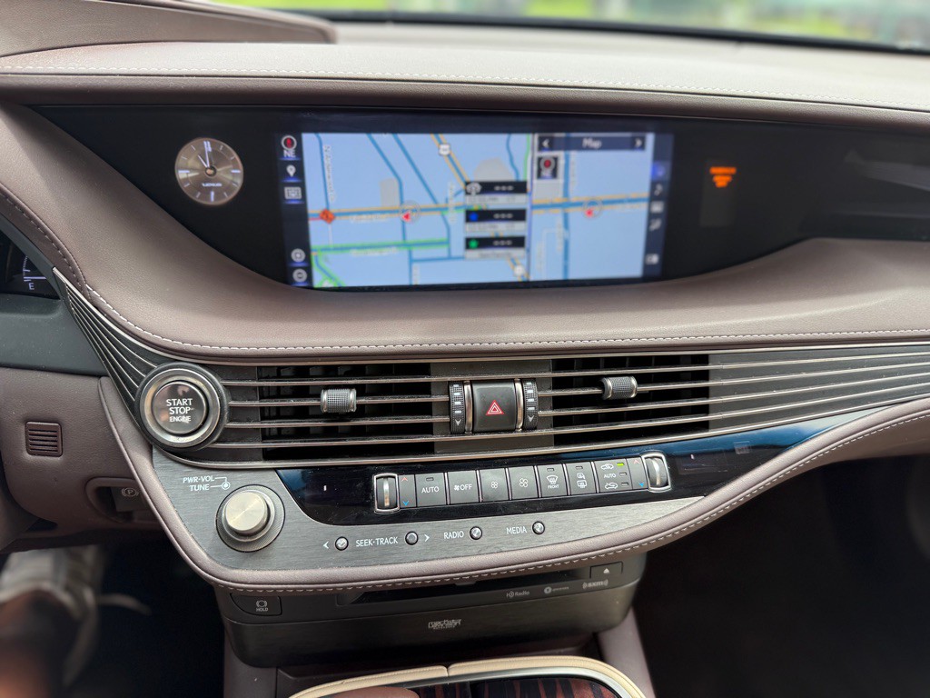 2018 Lexus LS Image 27