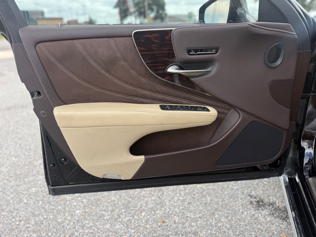 2018 Lexus LS Image 29