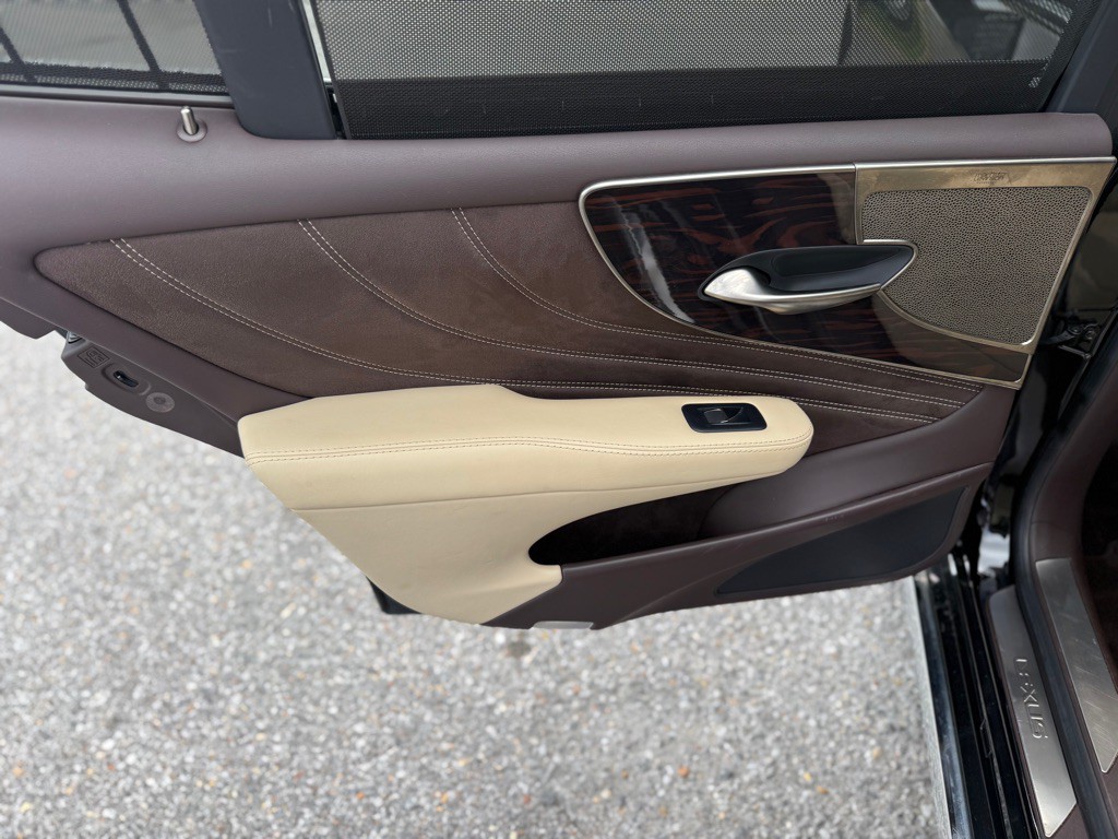 2018 Lexus LS Image 30
