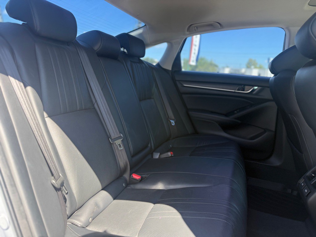 2018 Honda Accord Image 16