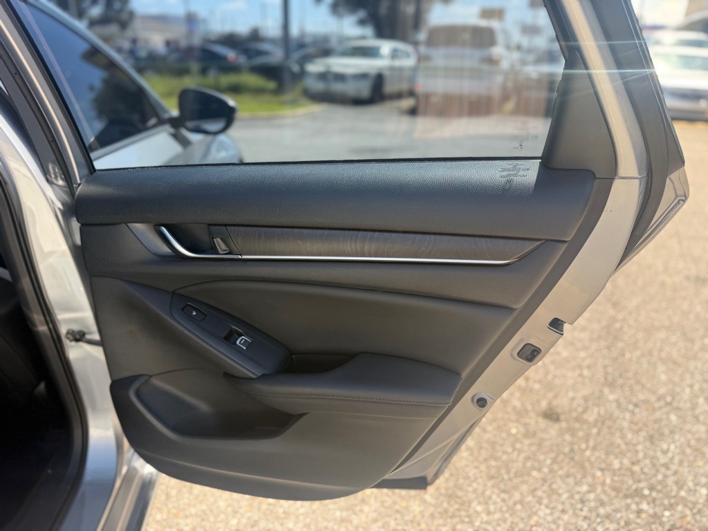 2018 Honda Accord Image 19