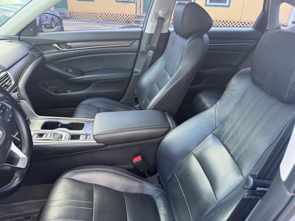 2018 Honda Accord Image 36