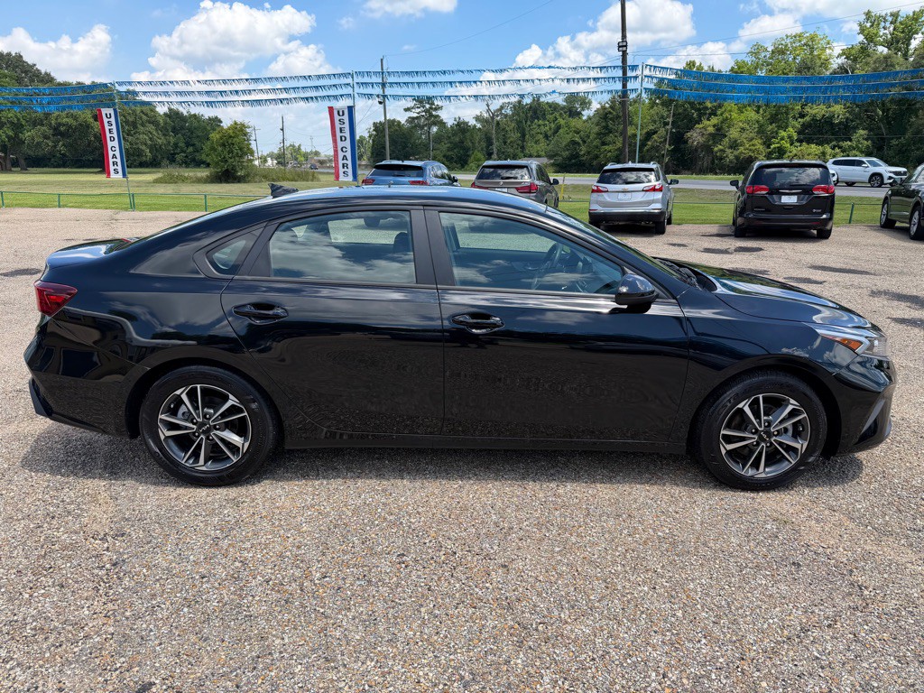 2023 Kia Forte Image 4