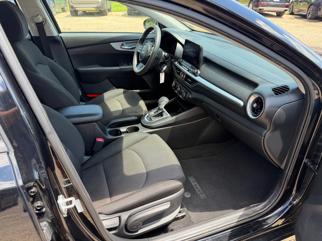 2023 Kia Forte Image 21