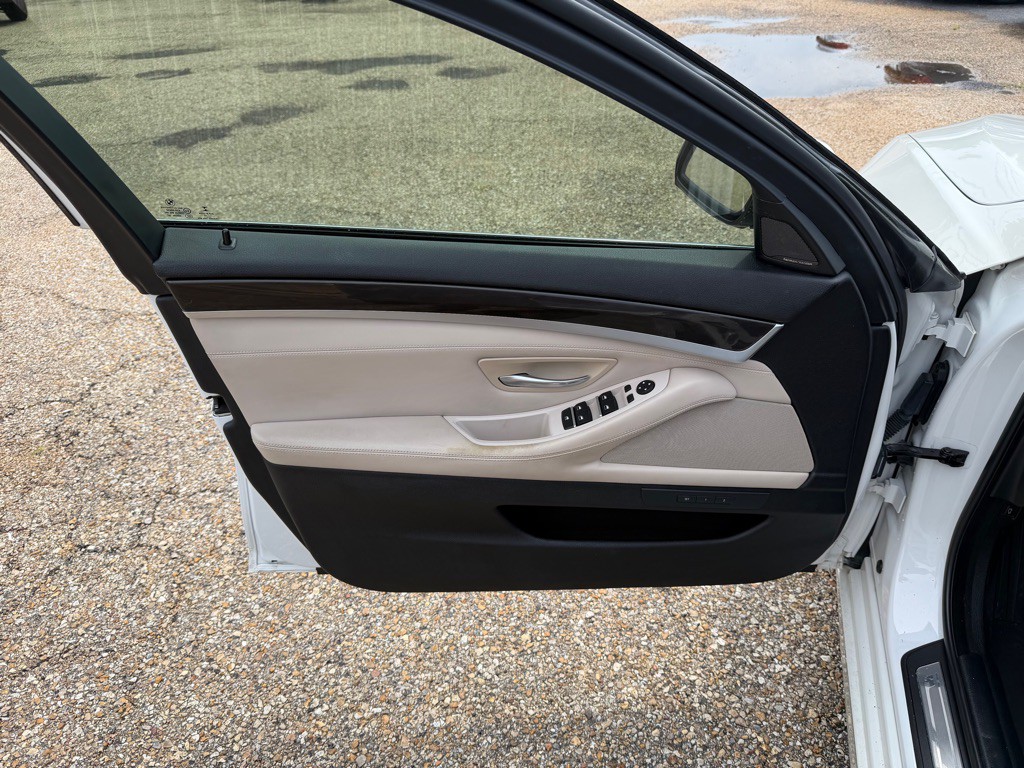 2016 BMW 5 Series Image 14