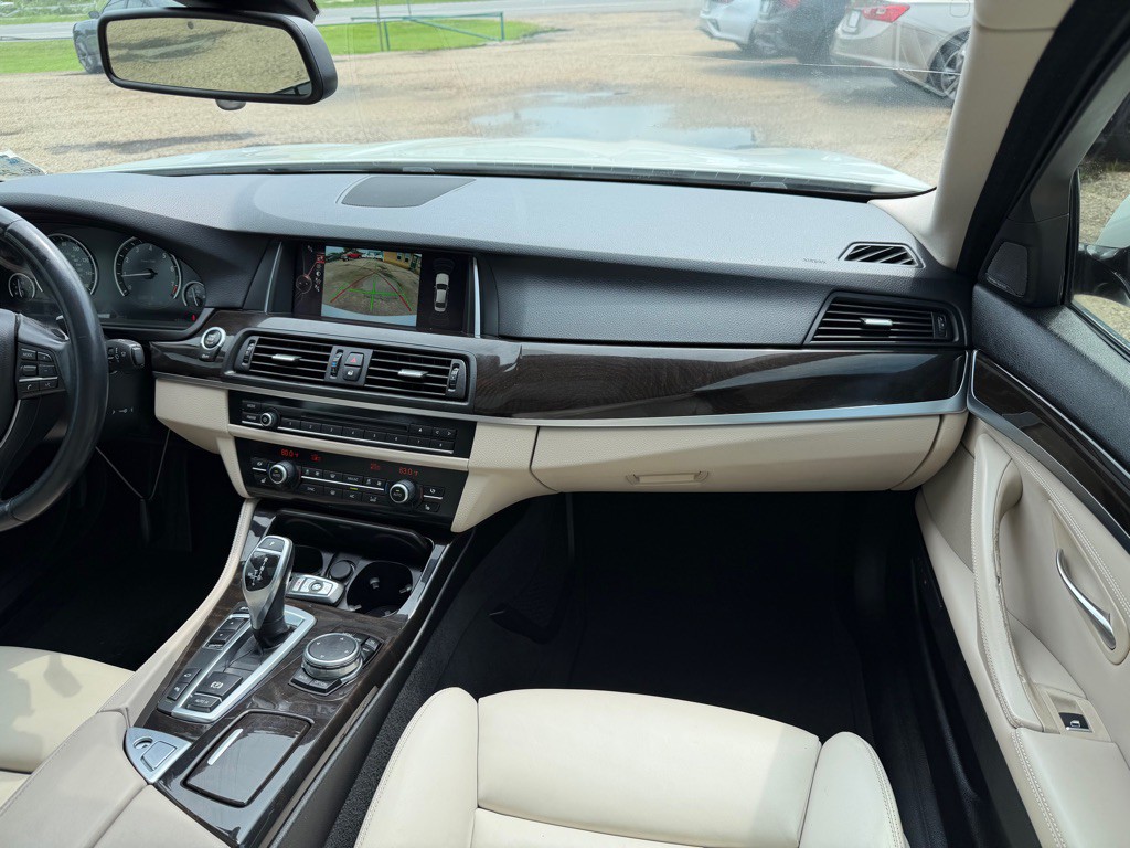 2016 BMW 5 Series Image 24