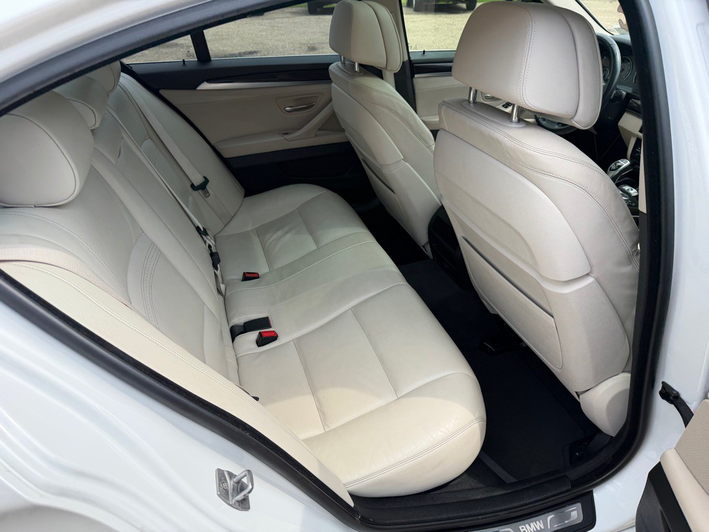2016 BMW 5 Series Image 26