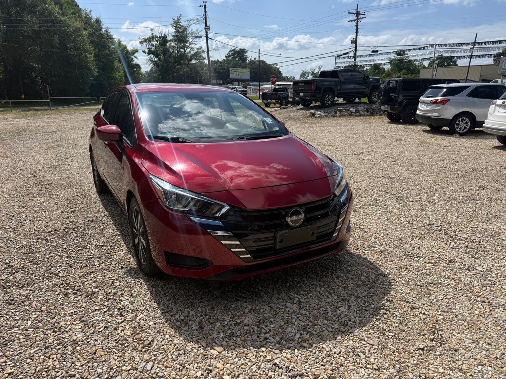 2023 Nissan Versa Image 2