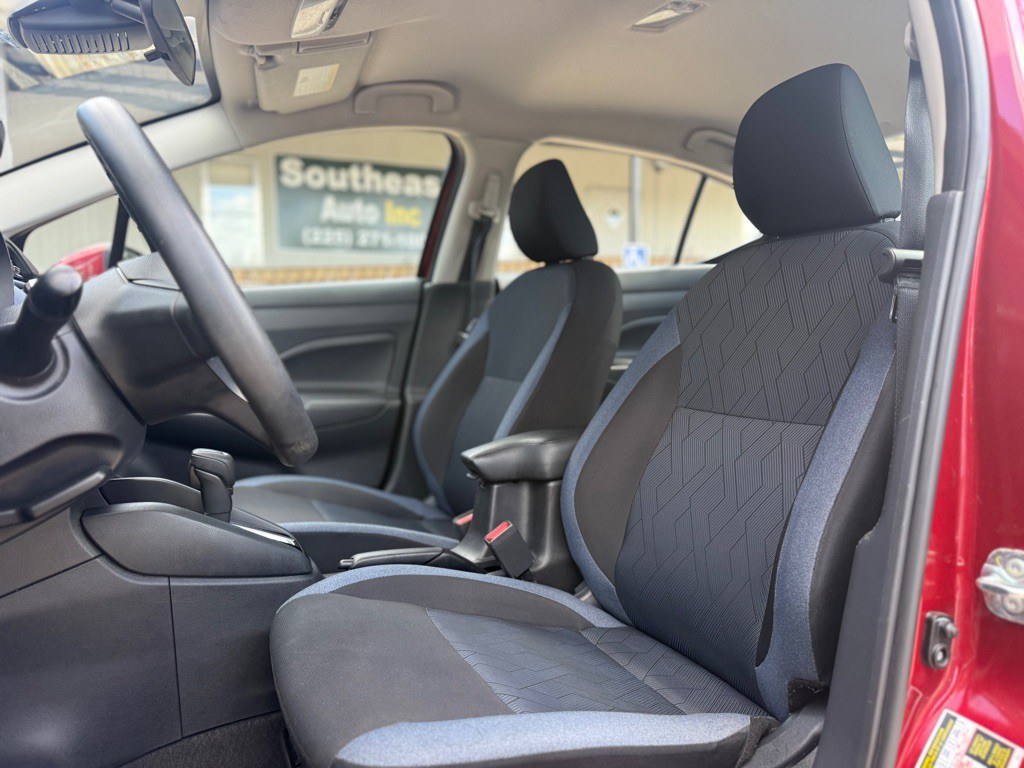 2023 Nissan Versa Image 7