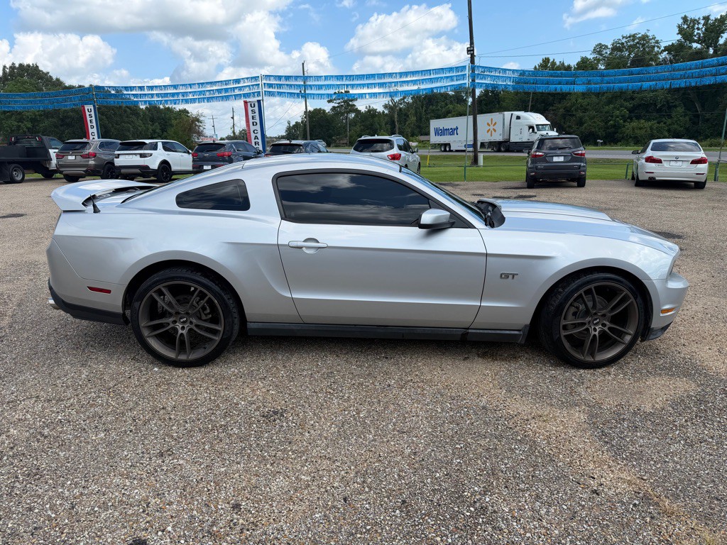 2010 Ford Mustang Image 4