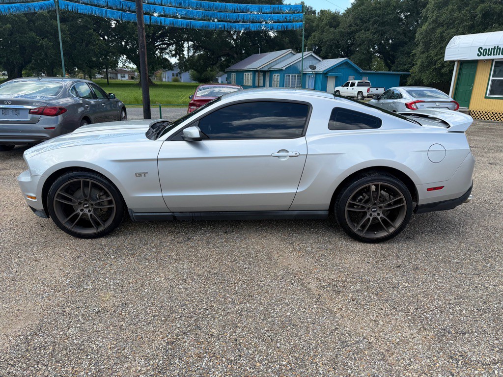 2010 Ford Mustang Image 8