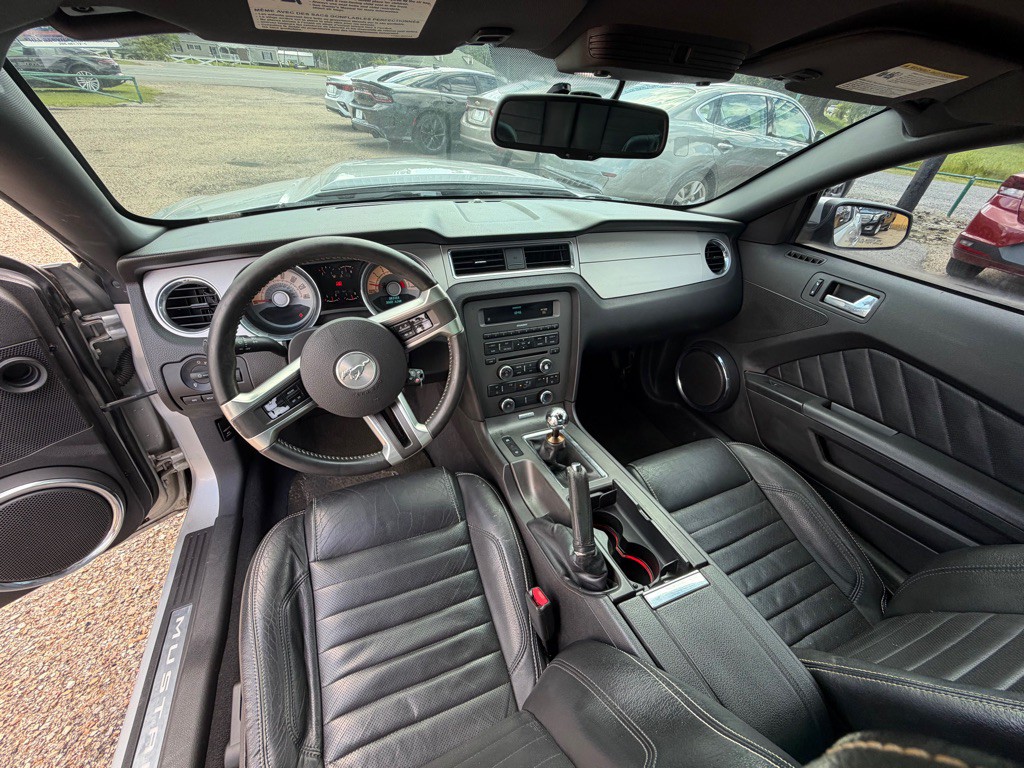 2010 Ford Mustang Image 15