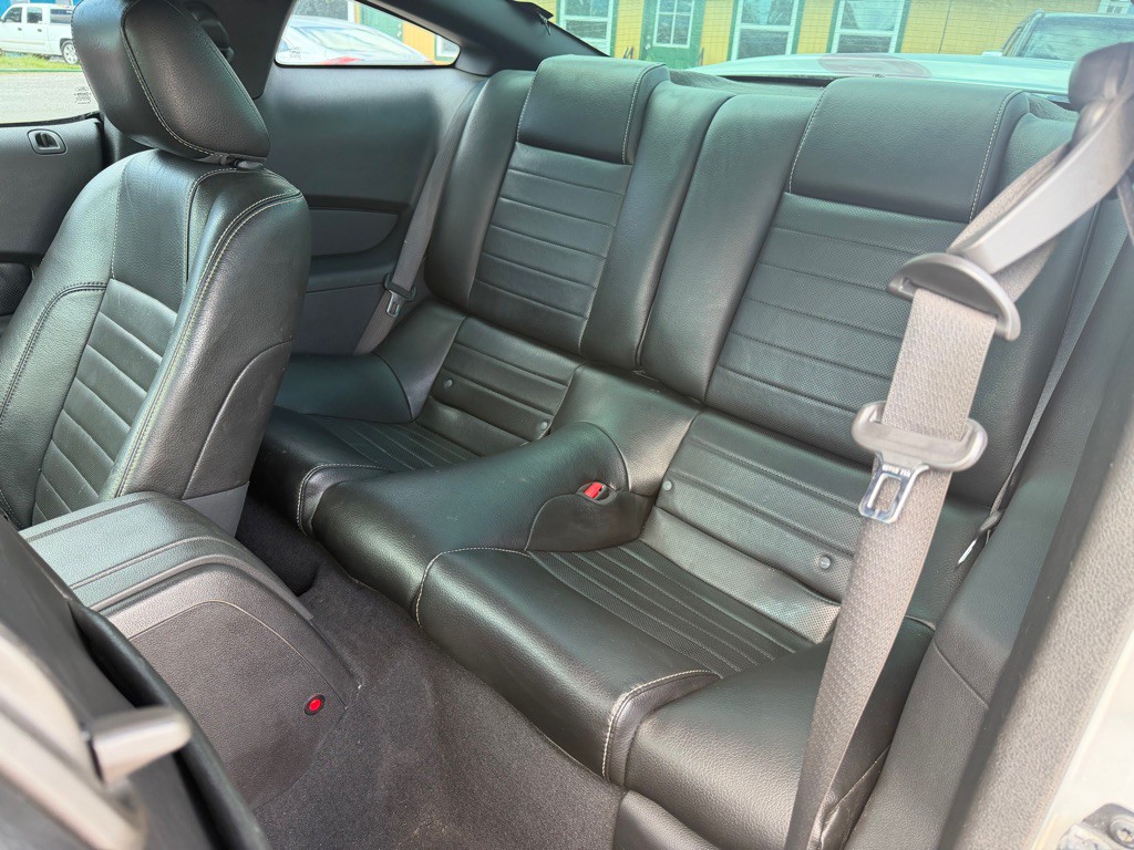 2010 Ford Mustang Image 16