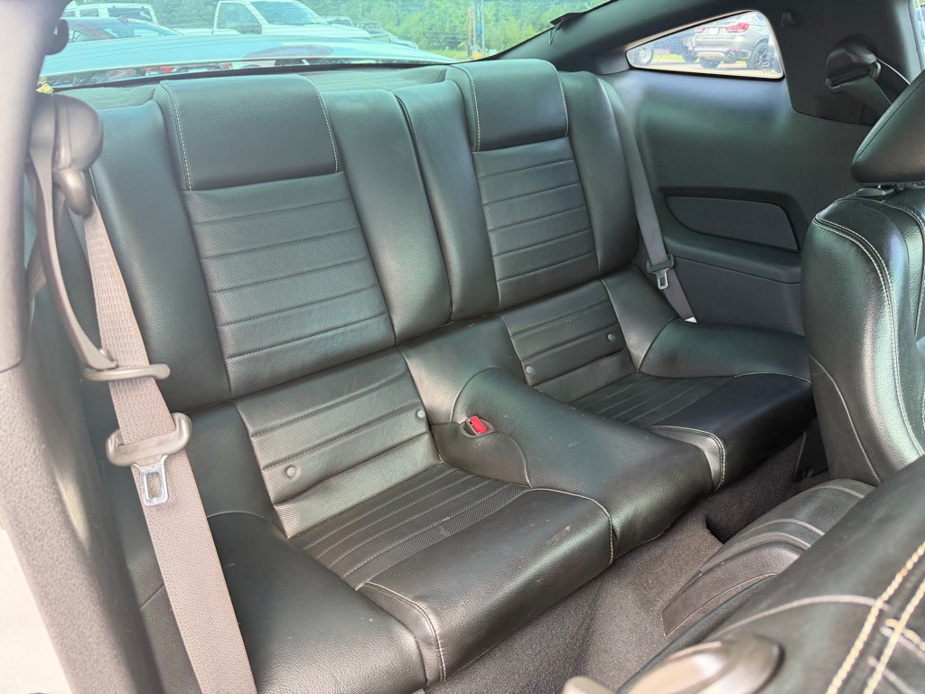 2010 Ford Mustang Image 19