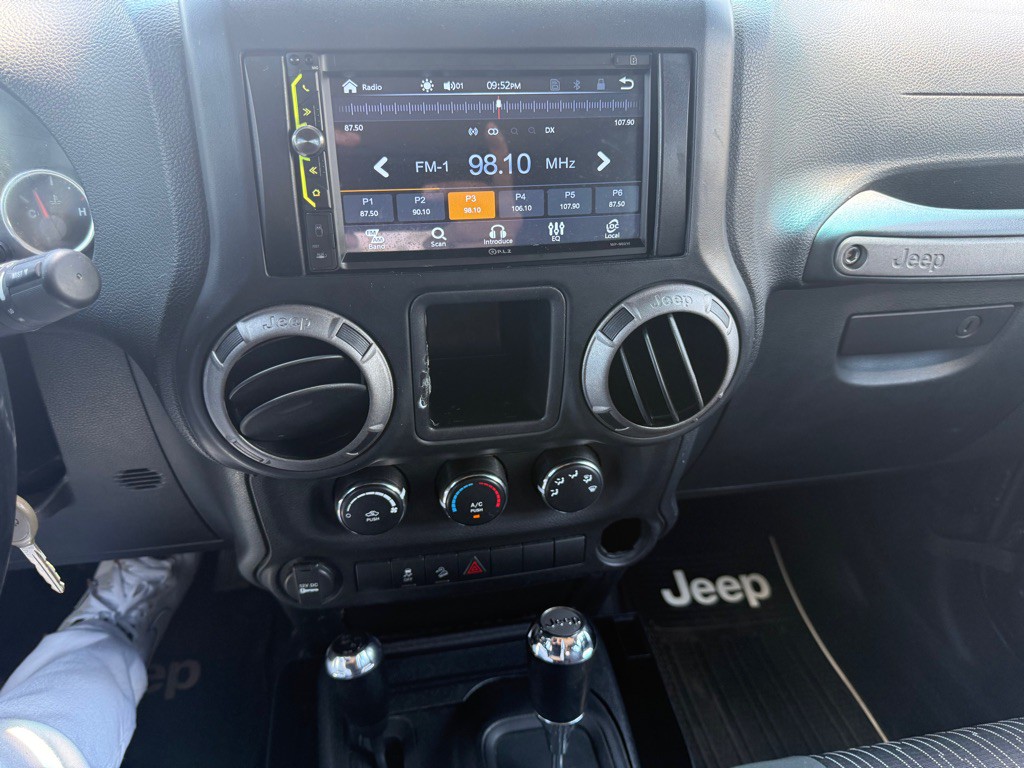 2012 Jeep Wrangler Unlimited Image 9