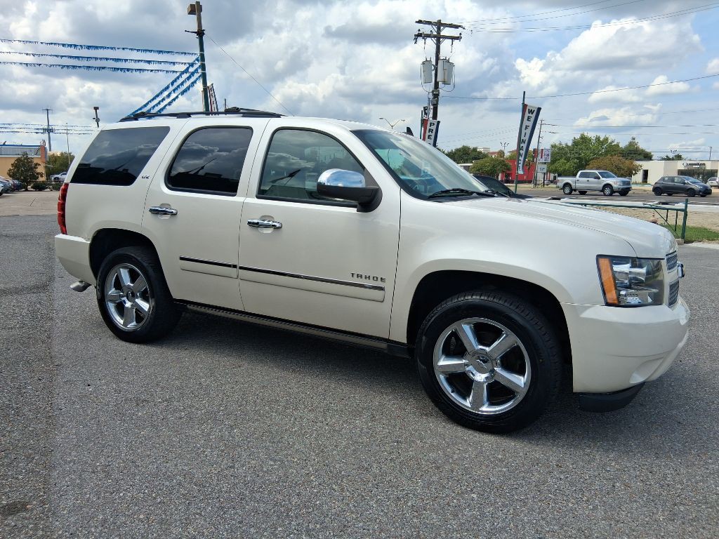 2012 Chevrolet Tahoe Image 2
