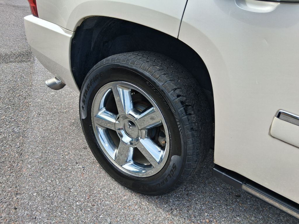 2012 Chevrolet Tahoe Image 12