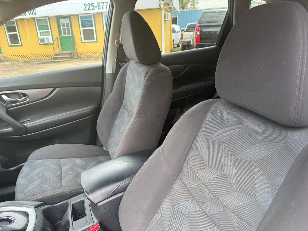 2016 Nissan Rogue Image 8