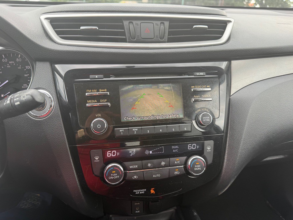 2016 Nissan Rogue Image 11