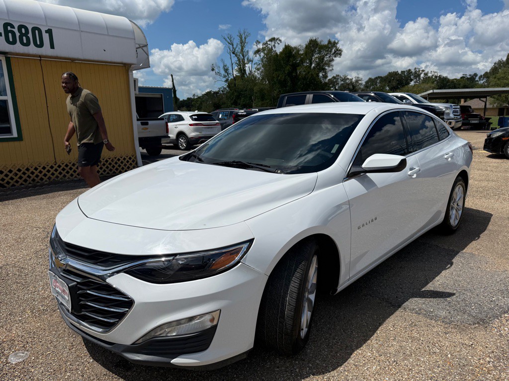 2021 Chevrolet Malibu Image 2