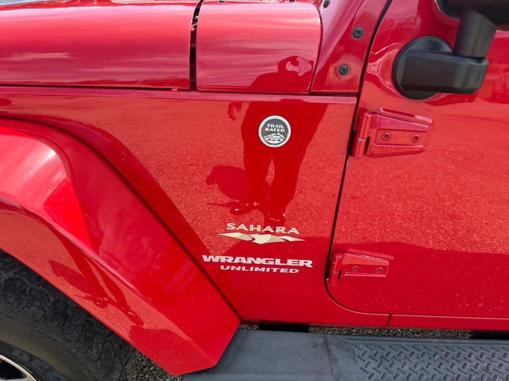 2011 Jeep Wrangler Unlimited Image 2
