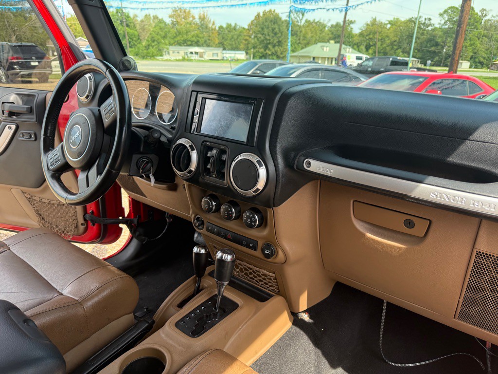 2011 Jeep Wrangler Unlimited Image 12