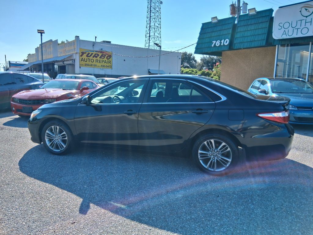 2017 Toyota Camry Image 6
