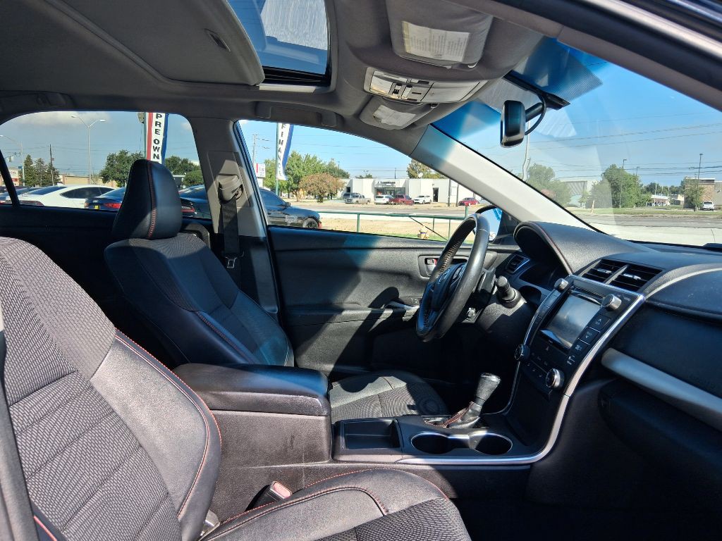 2017 Toyota Camry Image 8