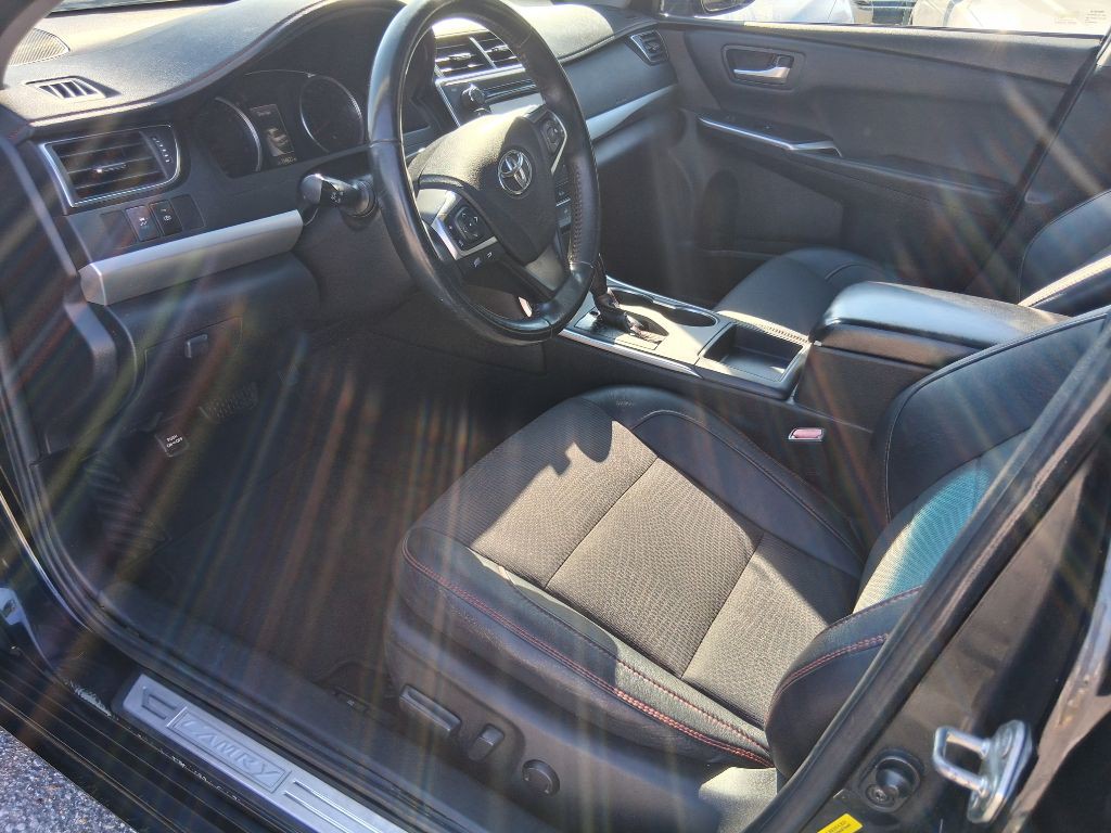 2017 Toyota Camry Image 10