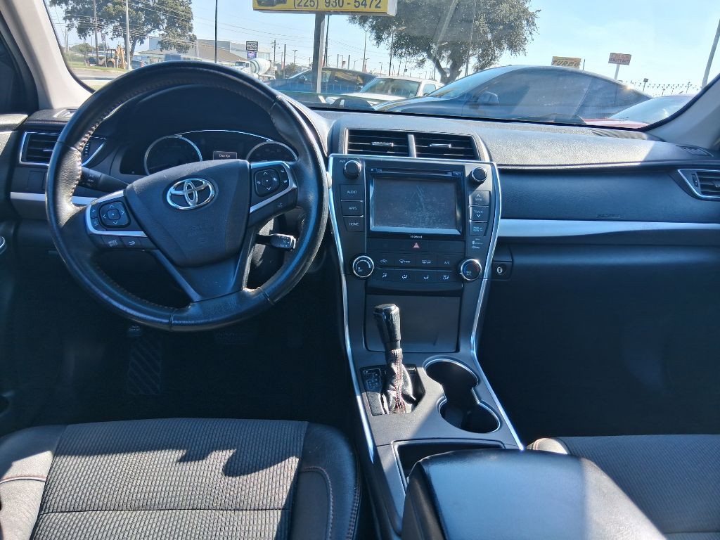 2017 Toyota Camry Image 11