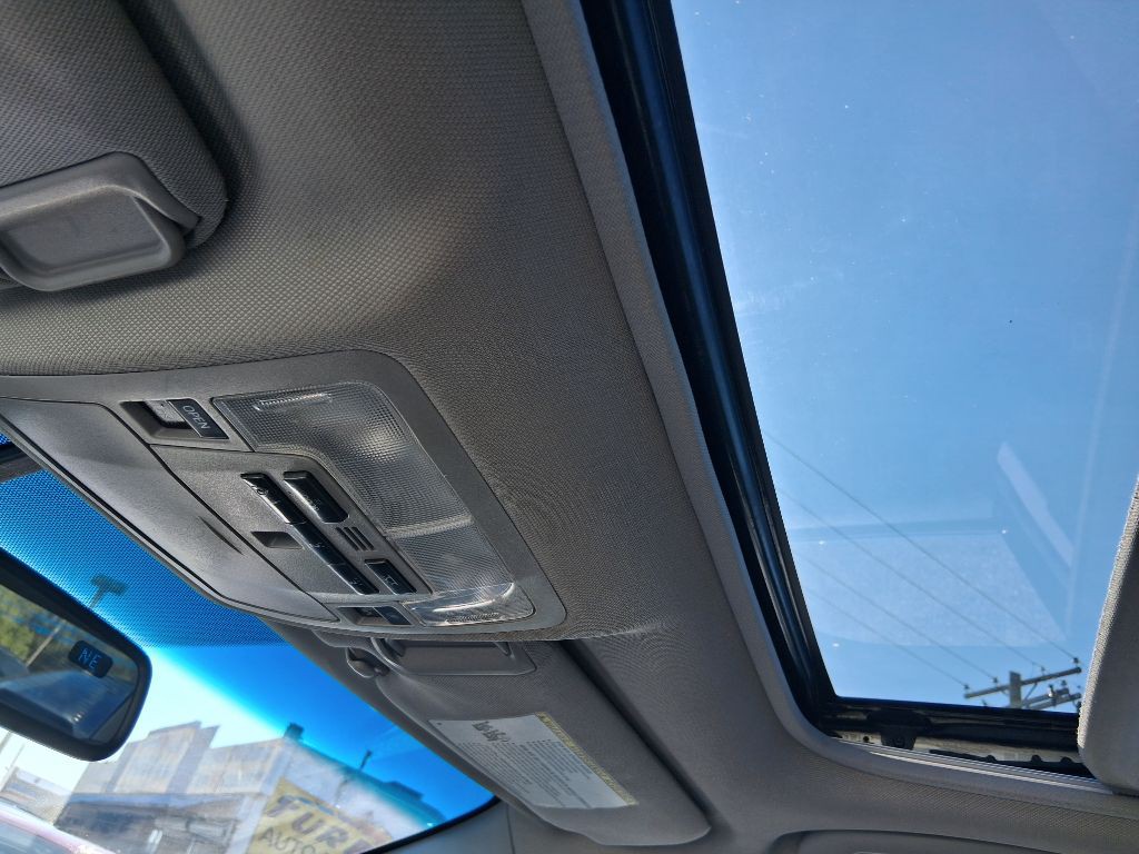 2017 Toyota Camry Image 12