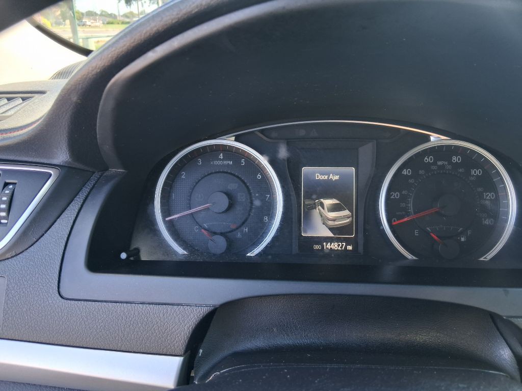 2017 Toyota Camry Image 14