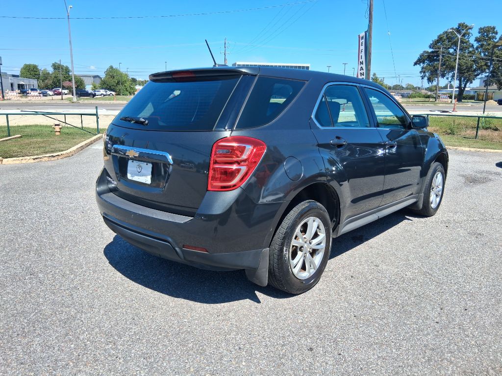 2017 Chevrolet Equinox Image 2