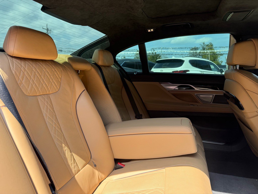 2018 BMW 7 Series Image 17