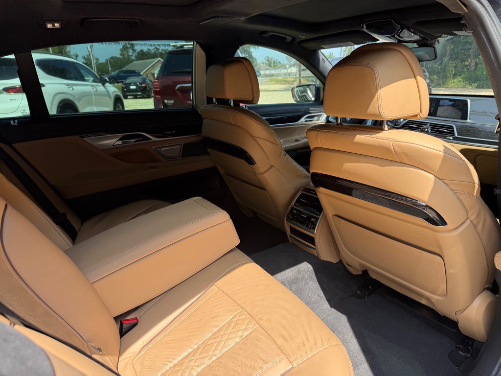 2018 BMW 7 Series Image 18